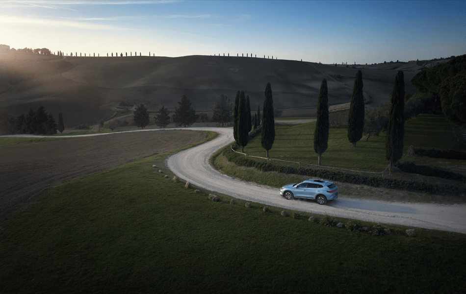 BYD Seal U sur route de campagne