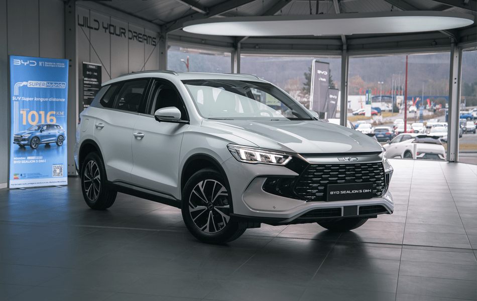 Face avant du BYD Sealion 5