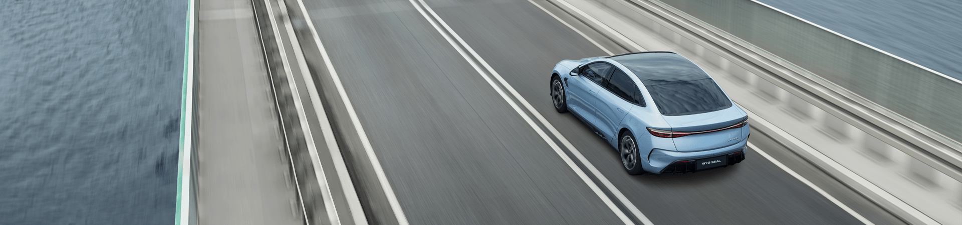 Seal Design sur un pont