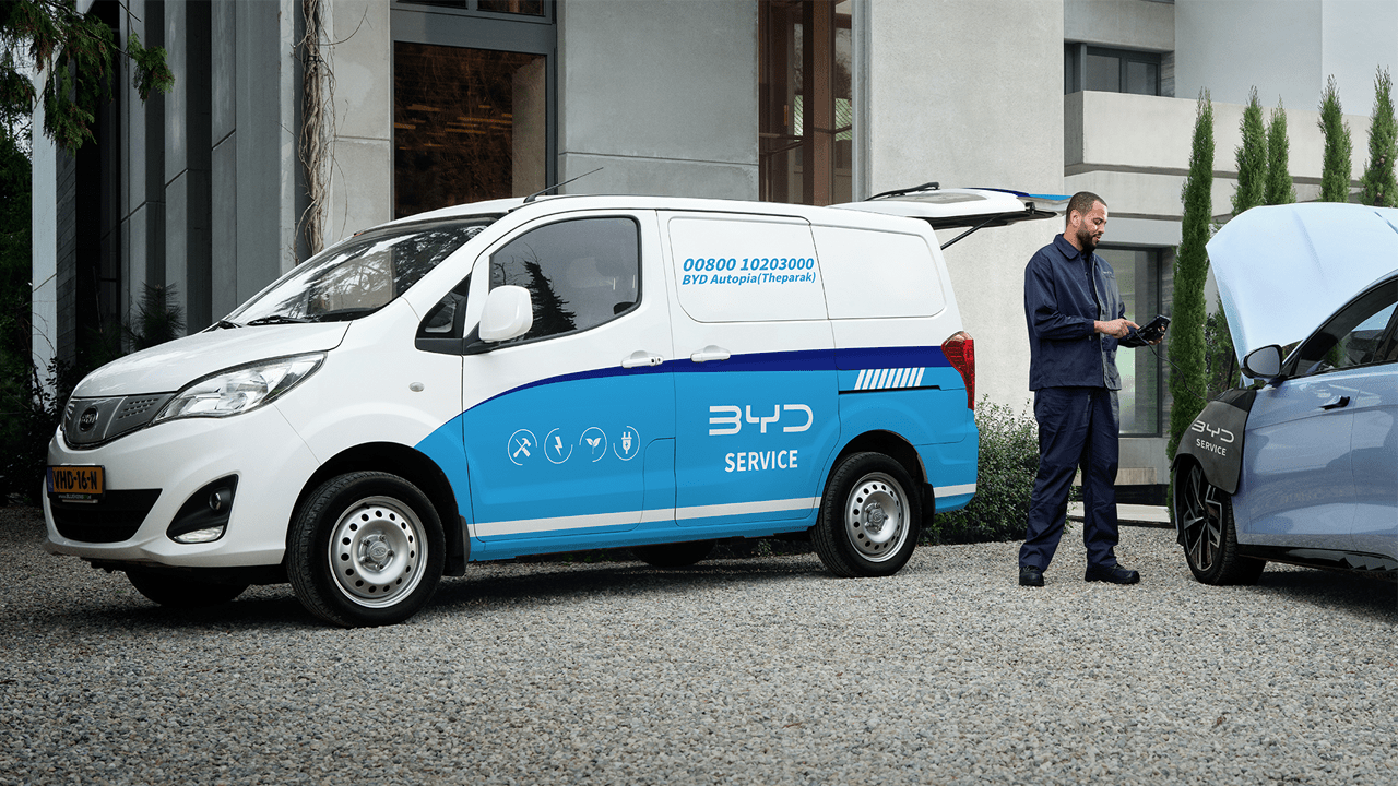 Assistant BYD intervenant sur une BYD accidentée