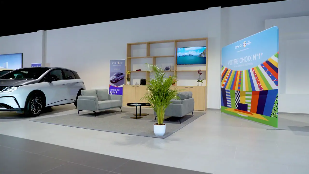 Intérieur de la concession BYD Kroely