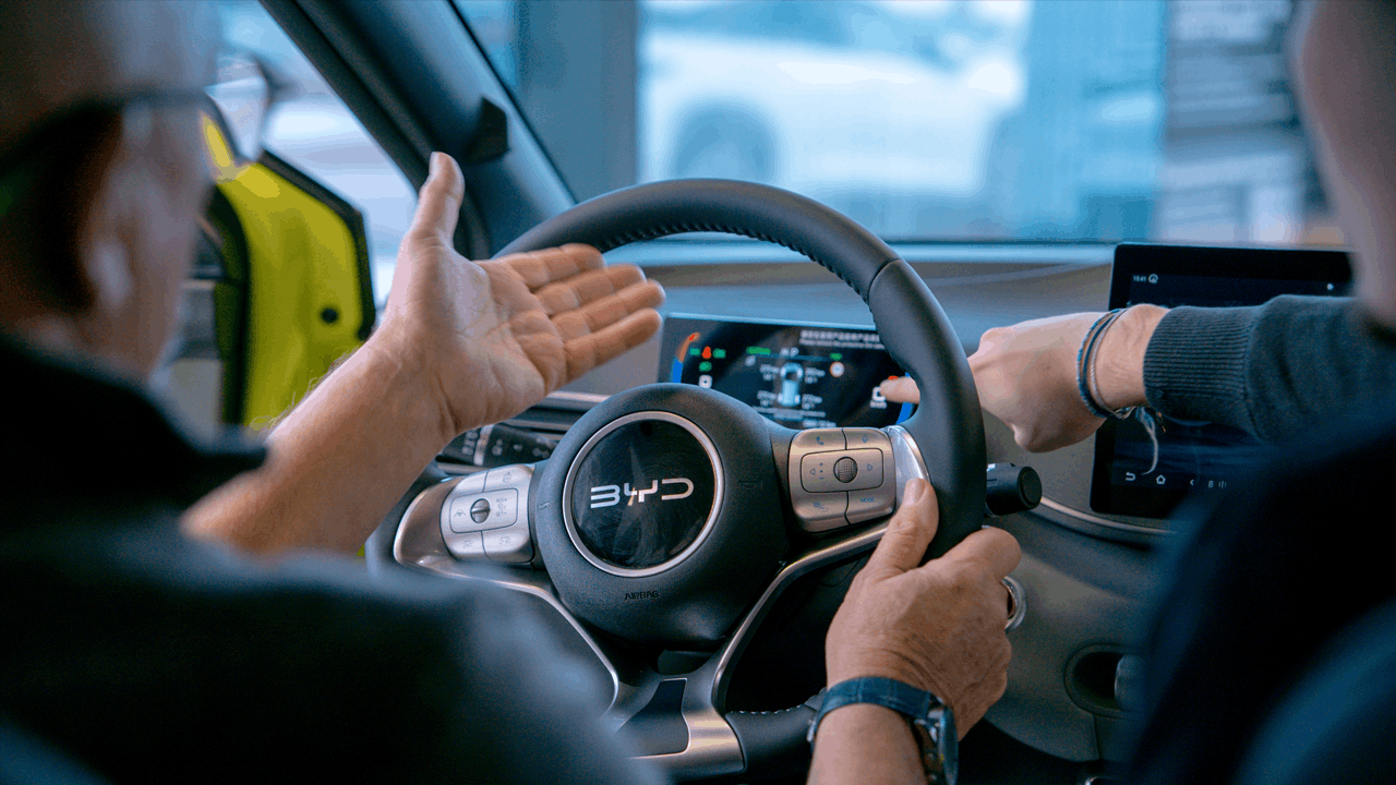 Client et conseiller BYD